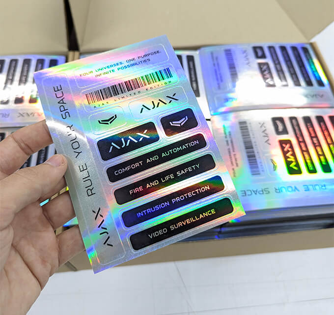 Заказать печать голографических наклеек